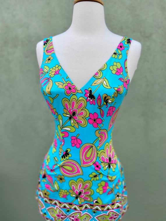 Vintage 1960s Swimsuit In Groovy Floral Print / Sw