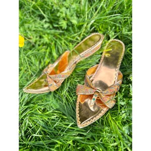 Vintage 1950s Open Toes Wedge Sandals In 6 Rose Gold With Paisley Print / 1950s Sandals / Retro Sandals / Size 6 Vintage Sandals