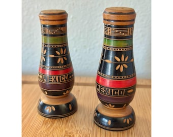 Vintage Mid Century Carved Wooden MexicoSalt And Pepper Shakers / Mexico Salt And Pepper Shakers / Vintage Salt And Pepper Shakers