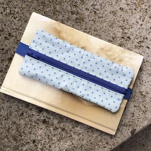 Etui met elastiek voor notitieboekje of agenda, blauwe stippen