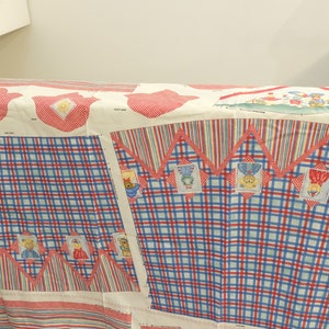 Proyecto de artesanía con panel de jersey de animales de Daisy Kingdom de la década de 1970. 58" de ancho y 34" de largo en total con instrucciones. Patrón de bricolaje para niñas