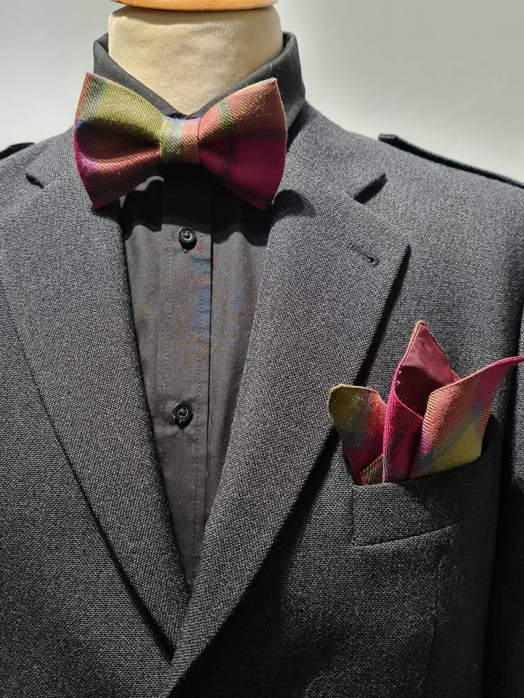 Connaught Scottish Tartan Fliege & Einstecktuch Wolle Tartan, Herren Pre-tied Verstellbare Krawatte und Einstecktuch