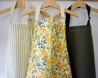 2 APRONS IN 1,Cotton New Cotton USA Handmande Apron With Red Roses Pattern Reversible Apron