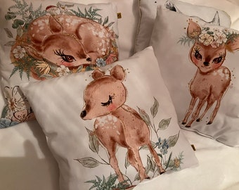 Oreillers / coussin motif biche girl