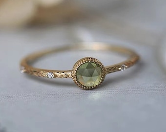 Dainty Peridot Ring, 4x4mm Round Cut Ring, Gold Minimalist Ring, Stacking Ring, Simple Ring, Thin Ring, Gift for Her