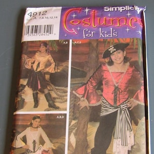 Uncut Vintage Girls&#39; Costumes Pattern Sizes: 7-14 Pirate
