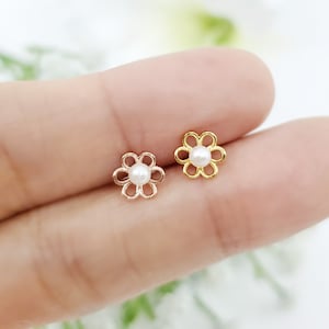 16G Tiny Line Flower with Pearl Stud Earring/ Cartilage Earring, Conch, Tragus, Helix piercing