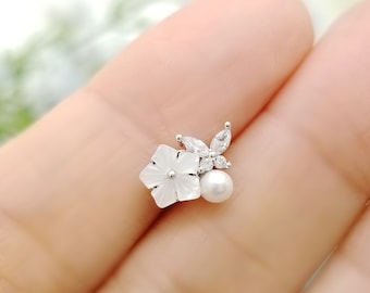 16G Shell Flower with Butterfly Surgical Steel Stud Earring/Cartilage/Conch/ Helix Piercing