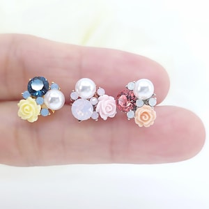 Boucles d'oreilles en acier chirurgical en grappe de roses romantiques 16G, 20G, 21G, cartilage de perles de cristal floral, conque, piercing hélice, piercing lobe de l'oreille