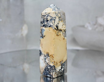Obelisco de jaspe maliganio: Torre de cristal de Indonesia (150 g)
