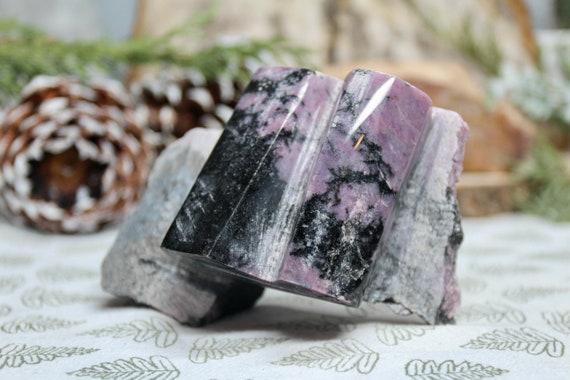 A+ 1.01 lb Rhodonite Crystal Beryl Freeform, 16.2 oz Crystal with Raw Edge from Brazil
