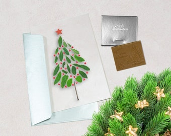 Weihnachtskarte mit Schokolade und passendem Umschlag (Motiv:  Tannenbaum aus Blätter)