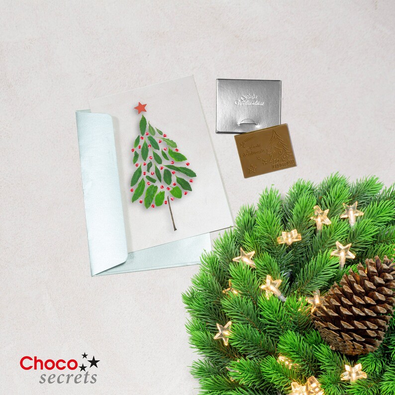 Carte de Noël avec chocolat et enveloppe assortie (motif : sapin de Noël en feuilles) image 1