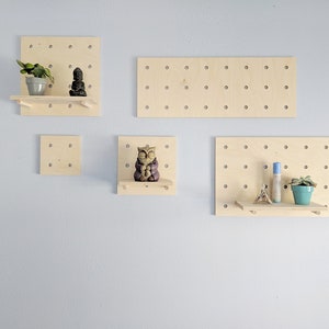 Multi Peg Board, Pegboard Display, Peg Board Display, Pegboard Organizer, Organizador de parede, Pegboard de madeira, Decoração de parede, Estantes, Prateleiras