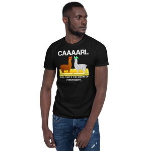 Könnte beinhalten: Schwarzes T-Shirt mit einem Aufdruck von zwei Lamas, die Hüte tragen, und dem Text "CAAAARL. SH!L. THAT'S THE SOUND OF FORGIVENESS."