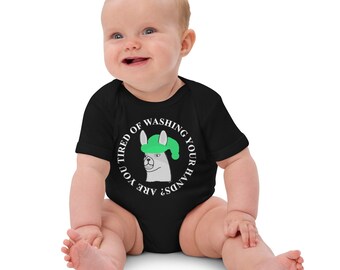 Lama Carl die zijn handen wast, grappige babyromper van biologisch katoen