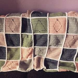 Christmas Tree Crochet Blanket Pattern: Cosy Granny Square Afghan (Digital Pattern)