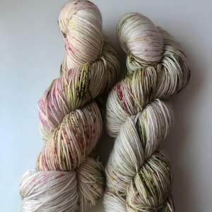 Rose Tea With Milk hand dyed sock yarn, superwash fine merino, 100g, sock yarn, speckles