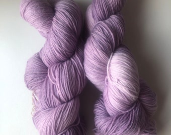 Soft Lilac hand dyed sock yarn, superwash fine merino, 100g, sock yarn, purple yarn