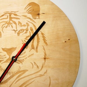 Holzuhr/ Tiger Silhouette/ Uhr ohne Zahl/ DIY/ aus Holz/ lautlos tickende Uhr