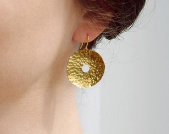 Sun earrings: round hammered brass earrings, handmade jewelry