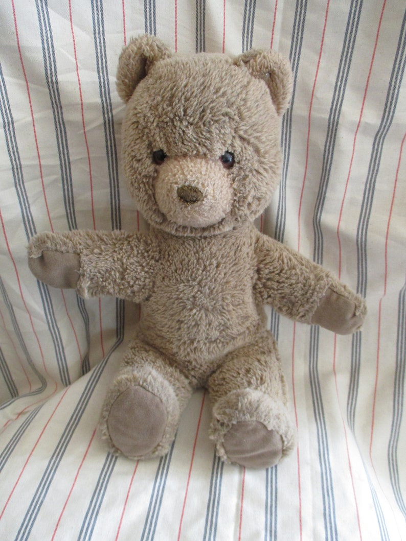 Vintage STEIFF bear sitting with his button in ear, 26 cm sitting, light brown Id: 0205/26 image 1