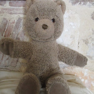 Vintage STEIFF bear sitting with his button in ear, 26 cm sitting, light brown Id: 0205/26 image 3