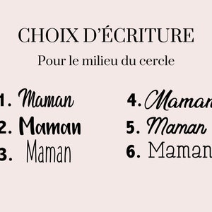 May include: A graphic showing six different ways to write the word "Maman" in French. The text "CHOIX D'&Eacute;CRITURE" is at the top of the image, and the text "Pour le milieu du cercle" is below it.