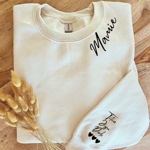 Sweat mamie personnalisé avec votre texte Sweat femme-Sweat personnalisé mamie et prénoms-sweat avec initiales des enfants image 2