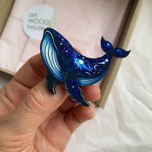 Galaxy Whale Wooden Brooch – Handmade Cosmic Ocean Jewelry – Starry Night Animal Pin – Gift for Ocean Lovers