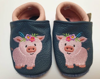 Größe 18, Lederpuschen, Krabbelschuhe, Lauflernschuhe, Babyschuhe mit Schweinen, Blumen