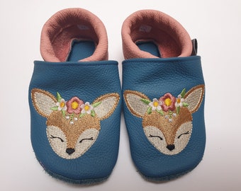 Tamanho 22, chinelos de couro, sapatos para engatinhar, sapatos para primeiros passos, sapatos de bebê com fulvo, veado, flores