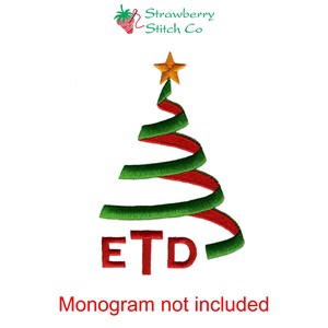 Könnte beinhalten: Stickmuster eines Weihnachtsbaums in Rot und Grün mit einem goldenen Stern oben und den Buchstaben "ETD" darunter. Monogramm nicht enthalten.
