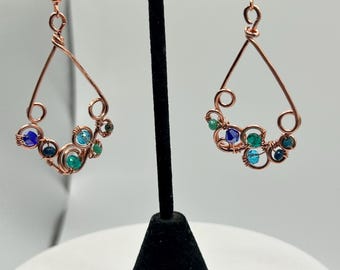 Aros abstractos de cobre hechos a mano