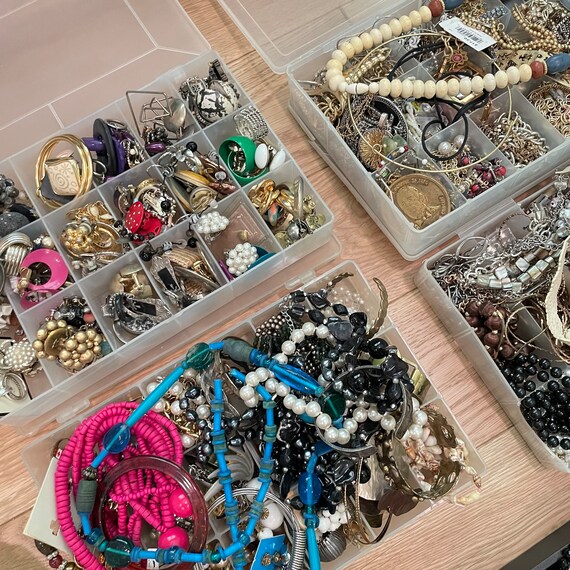 huge lot estate jewelry necklaces brooches earrin… - image 4