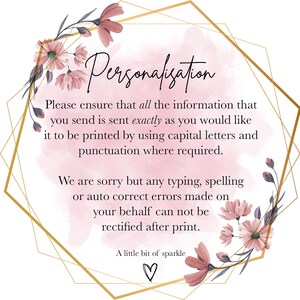 Puede incluir: Un gr&aacute;fico rosa y dorado con detalles florales. El texto dice "Personalizaci&oacute;n. Por favor, aseg&uacute;rese de que toda la informaci&oacute;n que env&iacute;e se env&iacute;e exactamente como le gustar&iacute;a que se imprimiera, utilizando letras may&uacute;sculas y puntuaci&oacute;n donde sea necesario. Sentimos mucho, pero cualquier error de escritura, ortograf&iacute;a o correcci&oacute;n autom&aacute;tica realizado en su nombre no se puede rectificar despu&eacute;s de la impresi&oacute;n. Un poco de brillo ♡"