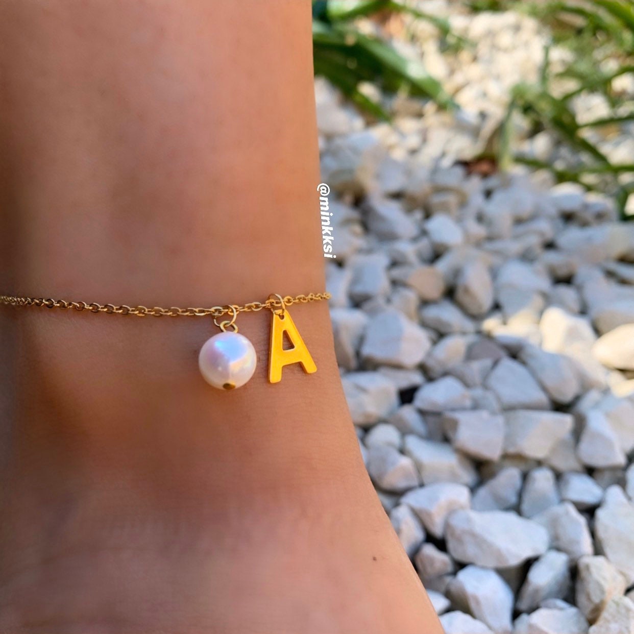 r initial anklet