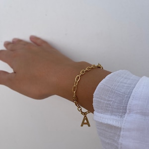 Bracelet à breloques initiales, bracelet à breloques en or, chaîne à bracelet à lettres en or