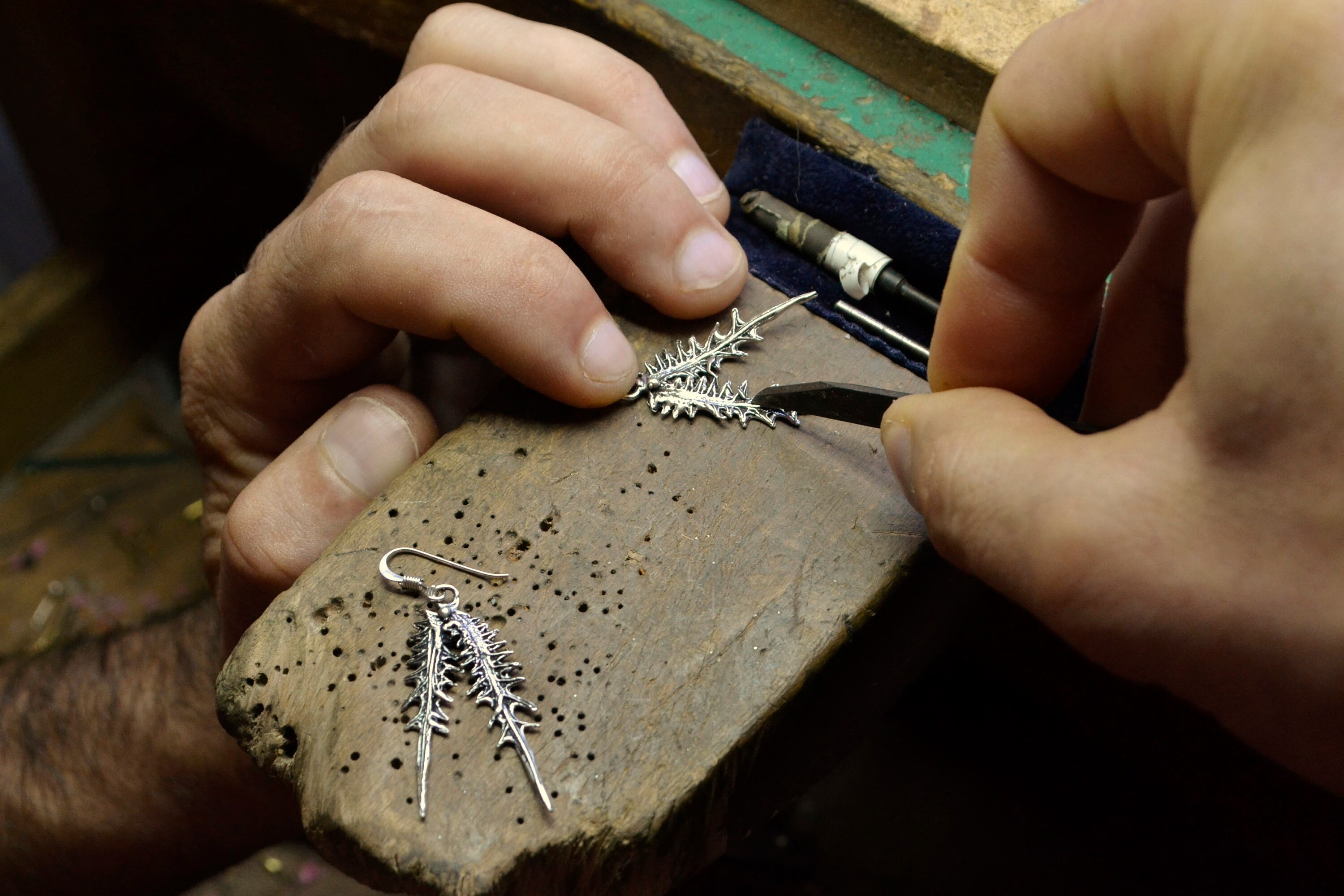 Orecchini a forma di cardo in argento sterling fatti a mano