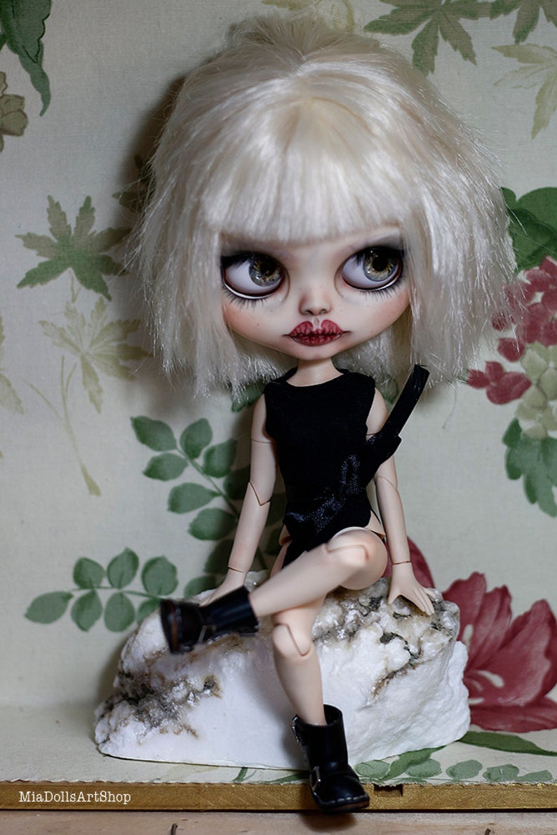 SOLD_OUT IRIS. Custom Blythe Doll, painted body. Unique hand made doll, 1/6 tbl ooak image 9