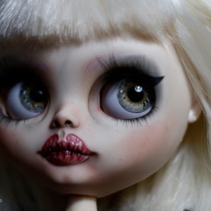 SOLD_OUT IRIS. Custom Blythe Doll, painted body. Unique hand made doll, 1/6 tbl ooak image 10