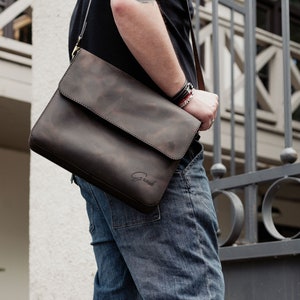Gepersonaliseerde leren tas voor mannen, leren schoudertas, heren laptoptas leer, heren schoudertas handgemaakt, aangepaste koerierstas