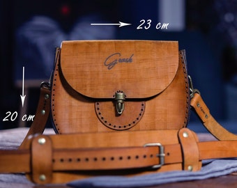 Leather Saddle Bag: Hand Stitched Crossbody Handbag