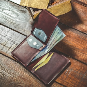 Portafoglio trifold personalizzato da uomo, idee regalo Groomsmen, piccolo portafoglio in pelle per lui, articoli più venduti fatti a mano, regalo di compleanno per papà