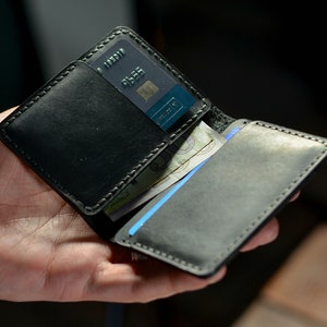 Cartera de cuero delgada para hombres, tarjetero pequeño plegable, el mejor regalo para padrinos de boda, billetera de cuero minimalista, tarjetero de cuero