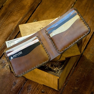 Portafoglio in vera pelle per uomo, portafoglio bifold minimalista per fidanzato, porta carte sottile in pelle, realizzato nel nostro studio