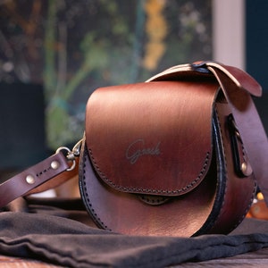 Kleine Crossbody Tasche für Frauen, Leder Handytasche, Mini Crossbody Bag, Schultertasche, Alltagstasche, Echtleder Satteltasche