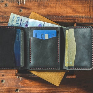 Cartera minimalista de bolsillo frontal para él, cartera triple de cuero personalizada para hombre, cartera de cuero negro, artículos más vendidos hechos a mano imagen 7