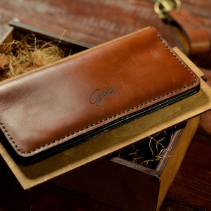 Cartera de cuero larga personalizada para hombre, cartera de cuero marrón de viaje grabada personalizada, regalo para él, novio imagen 4