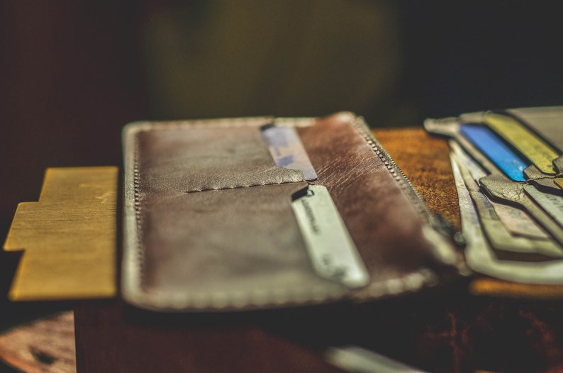 Cartera de cuero larga personalizada para hombre, cartera de cuero marrón de viaje grabada personalizada, regalo para él, novio imagen 5